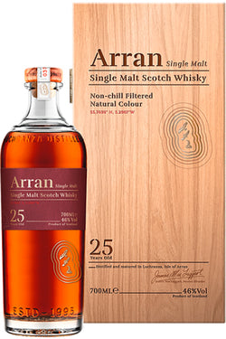 Eine Flasche Arran 25 Jahre Single Malt Scotch Whisky mit passender Holzverpackung.