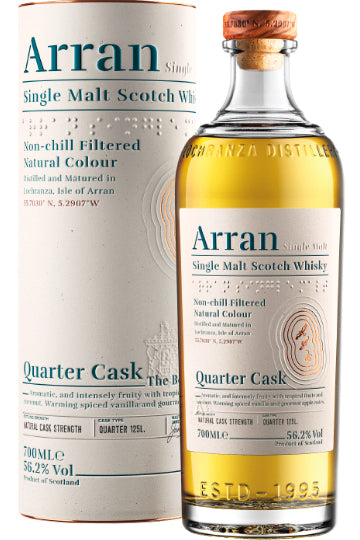 Flasche Arran Single Malt Scotch Whisky mit Verpackung im Hintergrund.