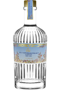 Eine Flasche Buckingham Palace Gin mit verziertem Etikett und goldfarbenem Verschluss.