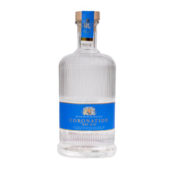 Eine Flasche Buckingham Palace Coronation Dry Gin mit blauer Etikettierung und Holzverschluss.