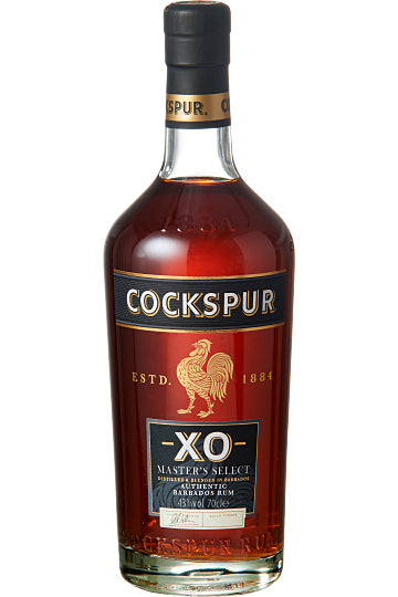Eine Flasche Cockspur XO Master's Select Rum mit goldenen und schwarzen Etiketten.