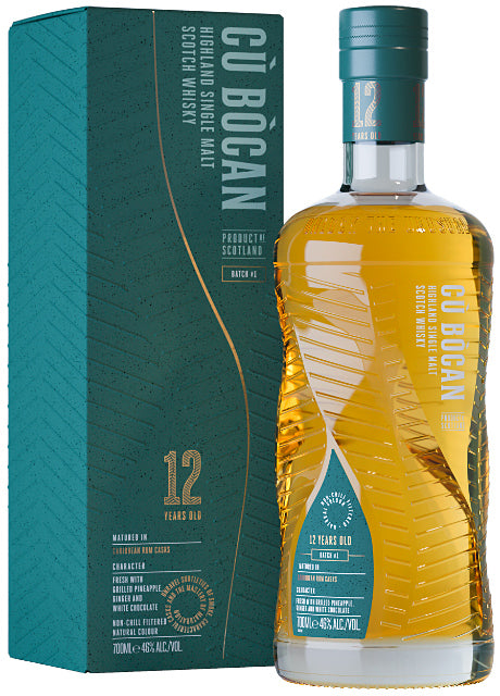 Flasche und Verpackung eines 12 Jahre alten Cù Bòcan Highland Single Malt Scotch Whiskys.