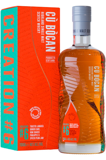 Eine Flasche Cù Bòcan Creation #6 Single Malt Scotch Whisky neben der passenden Verpackung.