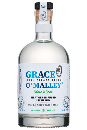 Flasche Grace O'Malley Heather Infused Irish Gin mit weißem Etikett.
