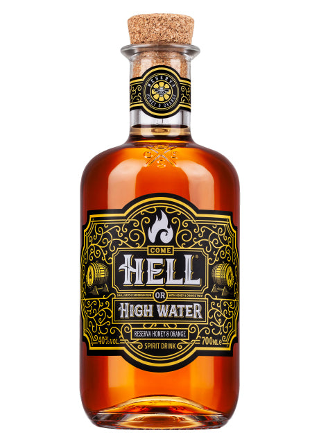 Eine Flasche Spirituose mit der Aufschrift "Come Hell or High Water" und detailliertem Etikettendesign.