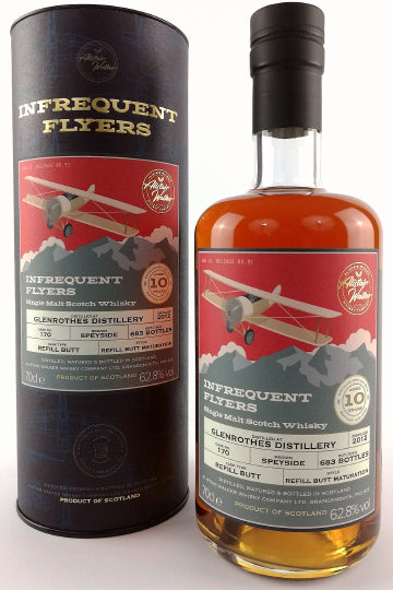 Eine Flasche Single Malt Scotch Whisky mit passender Dose, beide mit Etikett "Infrequent Flyers" und Flugzeugmotiv.