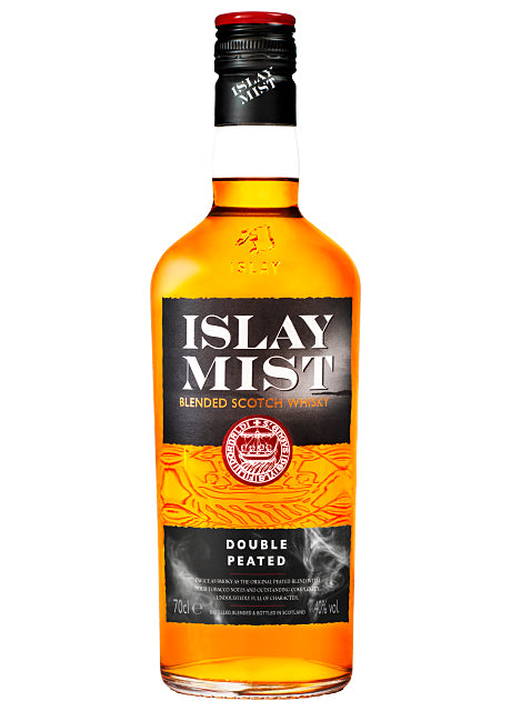 Eine Flasche Islay Mist Double Peated Blended Scotch Whisky mit goldener Flüssigkeit und schwarzem Etikett.