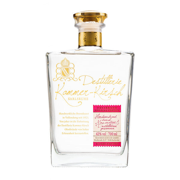 Flasche der Destillerie Kammer-Kirsch mit goldener Beschriftung.