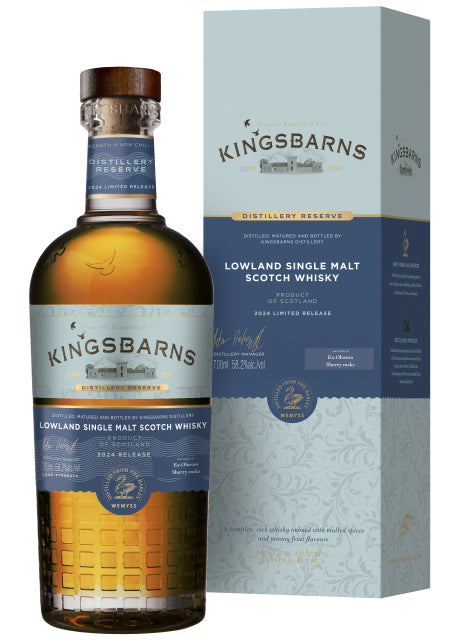 Eine Flasche Kingsbarns Lowland Single Malt Scotch Whisky neben ihrer Verpackung.