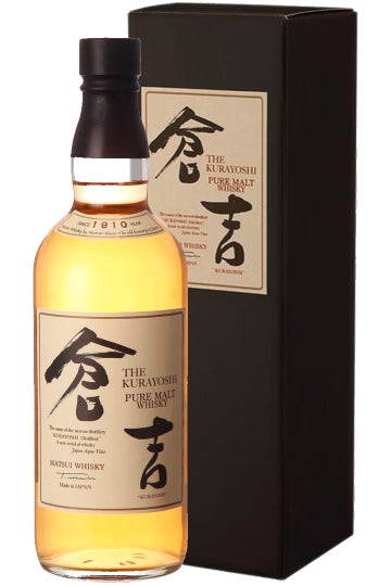 Eine Flasche "The Kurayoshi Pure Malt Whisky" vor einer schwarzen Verpackung.