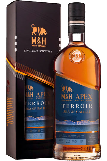 Flasche M&H Apex Terroir Whisky mit Verpackung daneben.