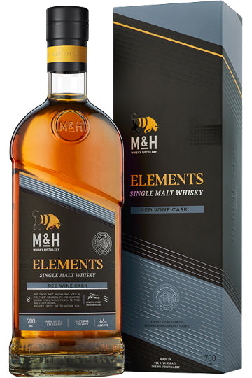 Eine Flasche M&H Elements Red Wine Cask Whisky neben ihrer Verpackung.
