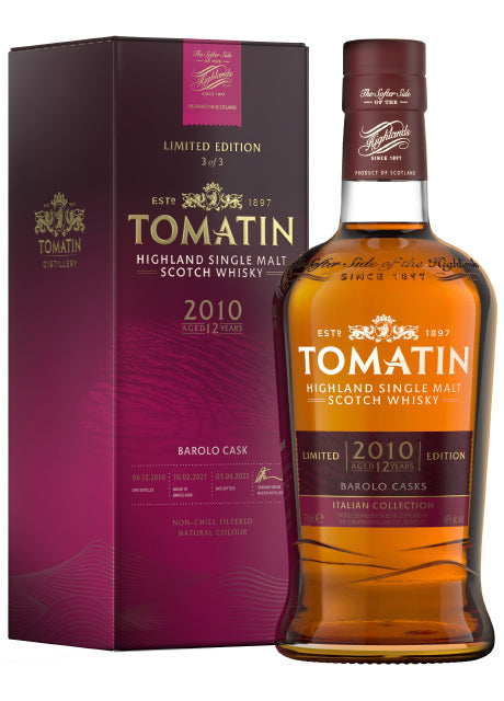 Eine Flasche Tomatin Highland Single Malt Scotch Whisky neben einer passenden Verpackung.