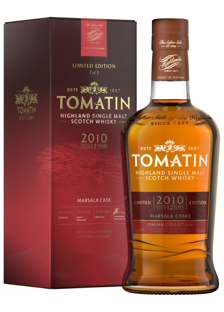 Eine Flasche Tomatin Whisky zusammen mit ihrer Verpackung, limitiert auf Marsala Cask Edition 2010, gealtert 12 Jahre.