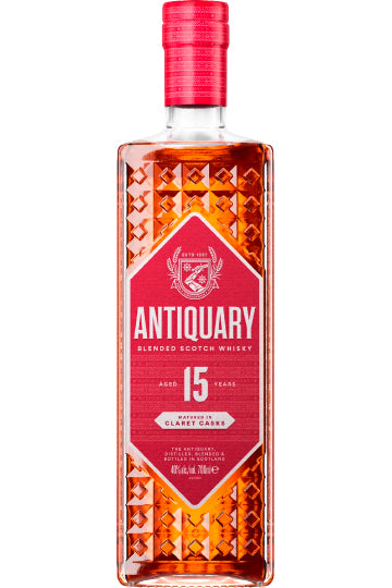 Flasche Antiquary 15 Jahre Blended Scotch Whisky vor weißem Hintergrund.