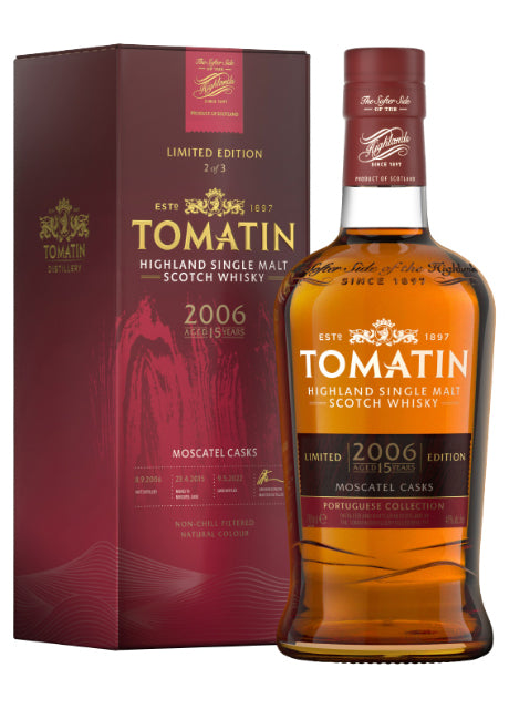 Eine Flasche Tomatin Highland Single Malt Scotch Whisky von 2006 mit passender Geschenkverpackung.