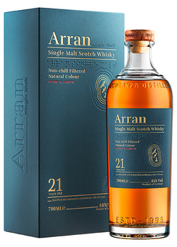 Flasche und Verpackung eines 21 Jahre alten Arran Single Malt Scotch Whiskys.