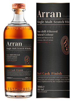 Eine Flasche Arran Single Malt Scotch Whisky neben einer passenden Verpackung.