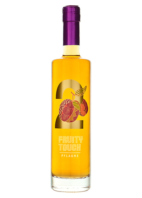 Flasche eines Fruchtlikörs der Marke "Fruity Touch!" mit Pflaumengeschmack.