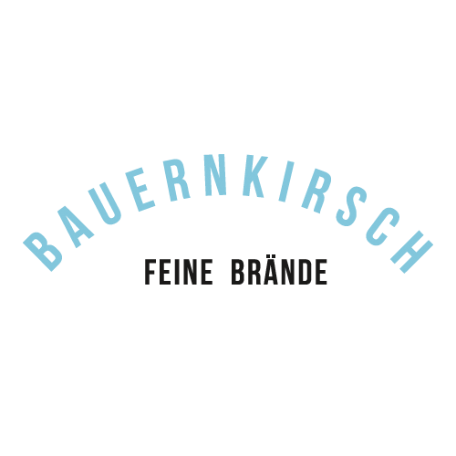 Logo mit der Aufschrift "BAUERNKIRSCH" oben und "FEINE BRÄNDE" darunter auf weißem Hintergrund.