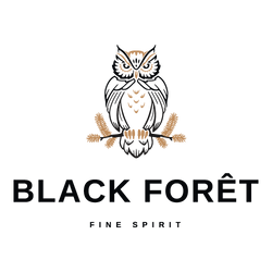 Logo mit einer stilisierten Eule und dem Text "BLACK FORÊT FINE SPIRIT".