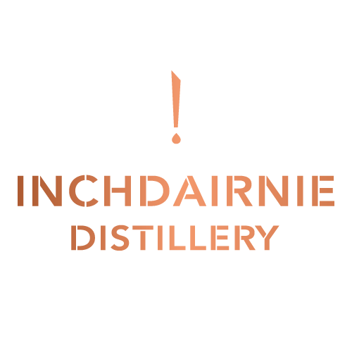 Logo der InchDairnie Distillery mit modernem Stil in kupferfarbenen Buchstaben auf weißem Hintergrund.