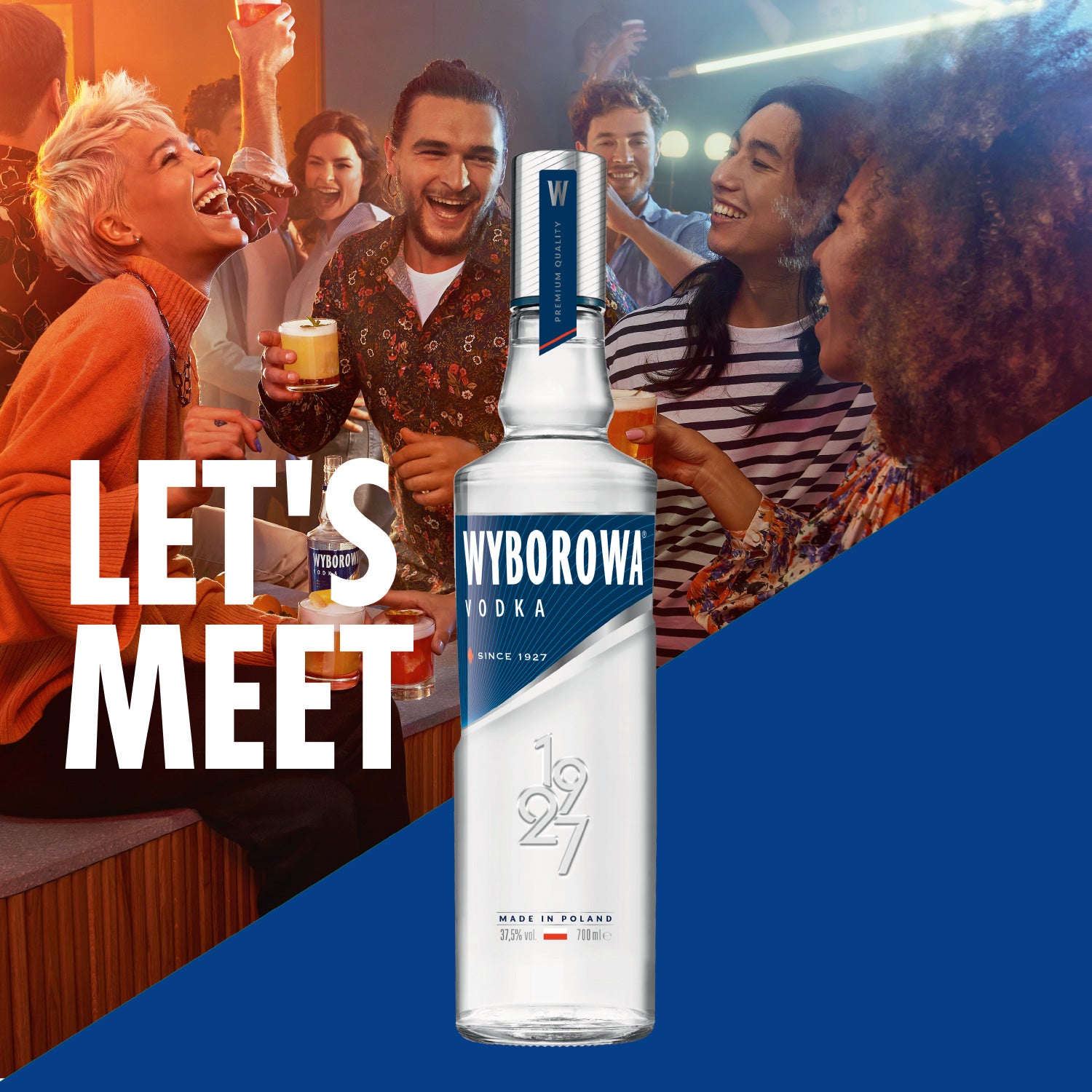 Werbung für Wyborowa Vodka mit einer Gruppe von Menschen, die zusammen feiern, und einer großen Vodka-Flasche im Vordergrund.