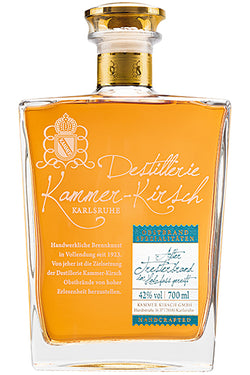 Flasche Destillerie Kammer-Kirsch Obstbrand aus Karlsruhe mit Etikett und goldener Kappe.