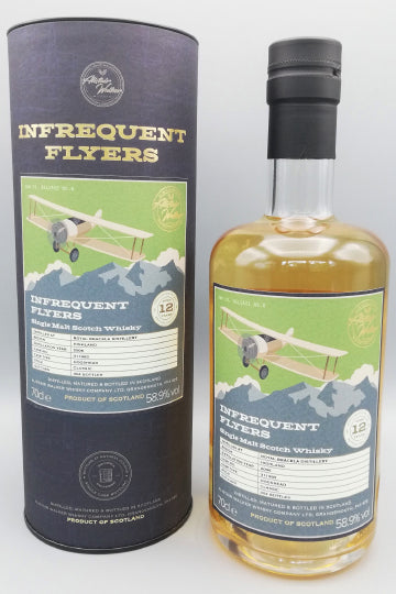 Eine Whiskyflasche und ihre Verpackung mit dem Namen "Infrequent Flyers" und einem Flugzeug auf dem Etikett.